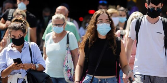 Μαγιορκίνης: Γιατί επέστρεψε η τακτική ενημέρωση – Πώς σχετίζονται τα σχολεία με τα μπαρ