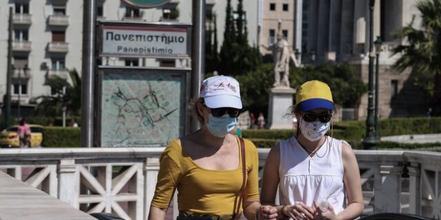 Κορονοϊός: Ο δύσκολος Αύγουστος, τα λάθη που κάναμε και το φαινόμενο του παγόβουνου