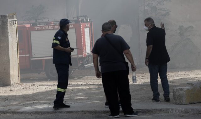 Νέα φωτιά στην Αττική – Καίγεται αποθήκη στο Αιγάλεω