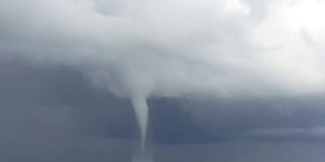 Βέλγιο: Υδροστρόβιλος στη Φλάνδρα κόβει την ανάσα