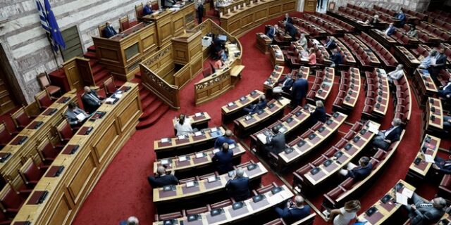 Βουλή: Με αυξημένη πλειοψηφία υπερψηφίστηκε η συμφωνία με την Ιταλία