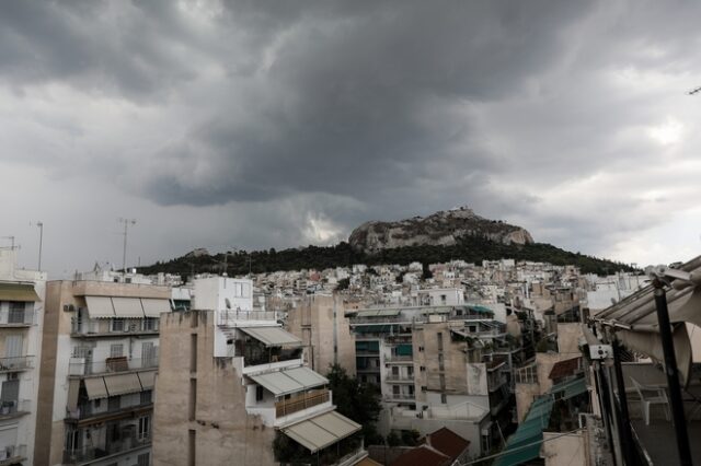 Επιμένει η κακοκαιρία: Ισχυρή καταιγίδα στην Αττική