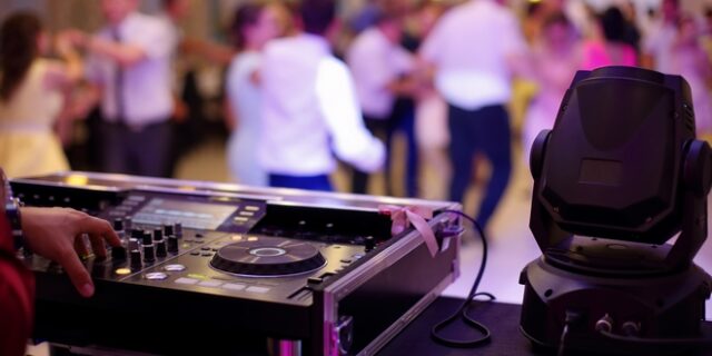 Κορονοϊός – Αλεξανδρούπολη: Προσαγωγή γαμπρού και πεθερού μετά από live stream γλεντιού