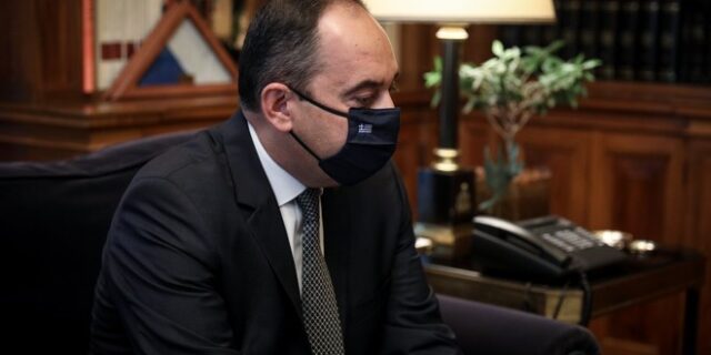 Μήνυμα Πλακιωτάκη από το νοσοκομείο: “Είμαι καλύτερα” – Με επιστολή η ομιλία στη Βουλή