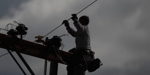 Ιανός: Συνεχίζονται οι εργασίες για αποκατάσταση του ρεύματος σε Κεφαλονιά, Ζάκυνθο, Ιθάκη και Καρδίτσα