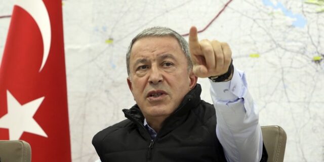 Εκτός ορίων ο Ακάρ: “Έλληνες, σωπάστε για να μην γίνετε μεζές”