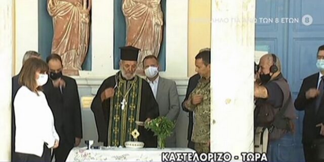 Η Κατερίνα Σακελλαροπούλου στον αγιασμό σχολείου στο Καστελόριζο