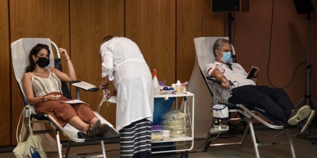 Μαρτυρία στο News24/7: ”Πληρώνουμε ανθρώπους για να δώσουν το αίμα τους”