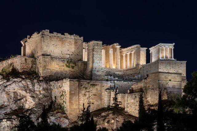 Ακρόπολη: Live η επίσημη φωταγώγηση του Ιερού Βράχου