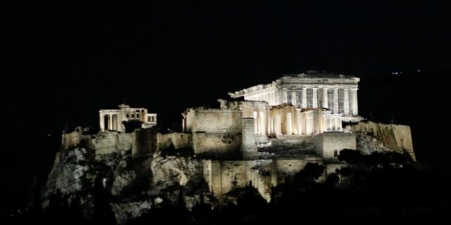 Ακρόπολη: Η μαγεία του Ιερού Βράχου με το νέο φωτισμό