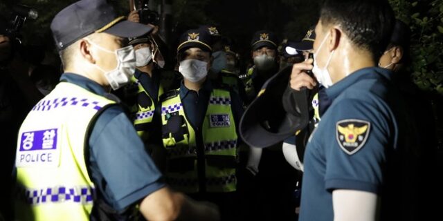 Στρατιωτικοί της Β. Κορέας σκότωσαν Νοτιοκορεάτη και έκαψαν το πτώμα του