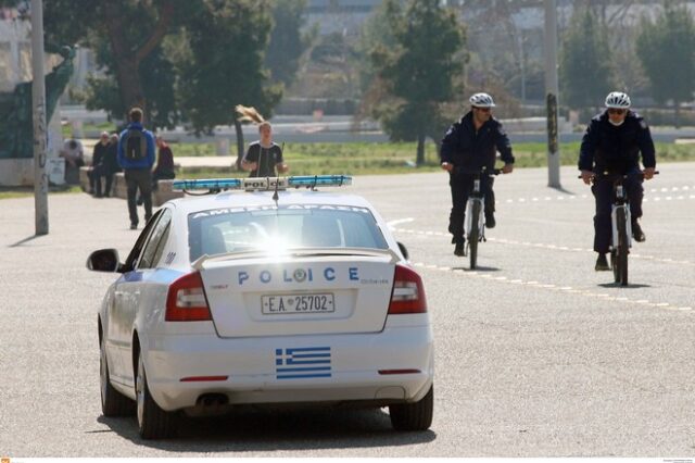 Κορονοϊός: Έλεγχοι και πρόστιμα από την ΕΛ.ΑΣ. για τον συγχρωτισμό σε πλατείες