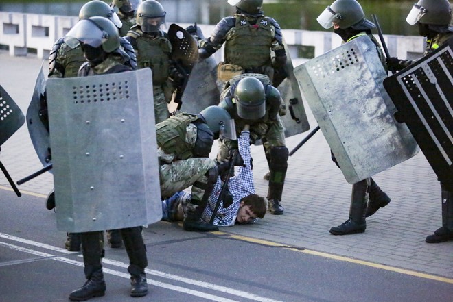 Λευκορωσία: Δεκάδες συλλήψεις σε διαδήλωση για την ορκωμοσία Λουκασένκο