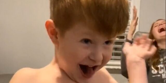 Πεντάχρονος με αυτισμό μιλάει για πρώτη φορά και συγκινεί