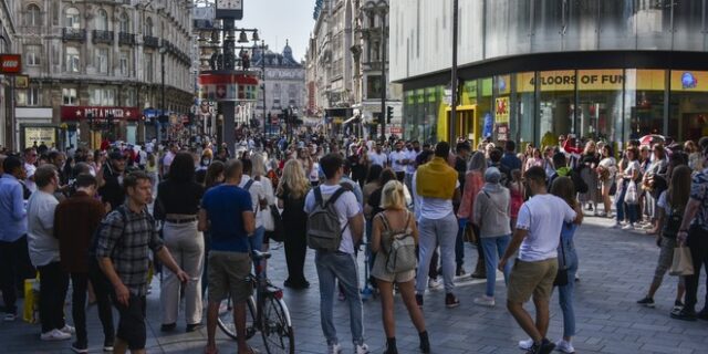 Βρετανία: Ανοιχτό το ενδεχόμενο νέου lockdown