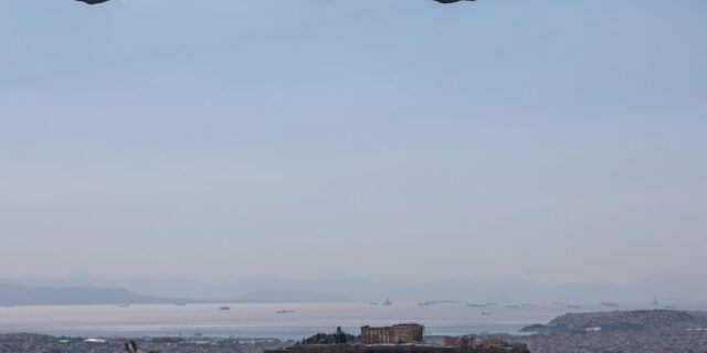 Αεροσκάφη C-130 πέταξαν πάνω από την Αθήνα