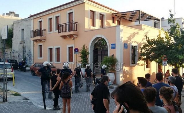 Χανιά: Αστυνομική επιχείρηση στη Ρόσα Νέρα τα ξημερώματα – Εκκενώθηκε η κατάληψη