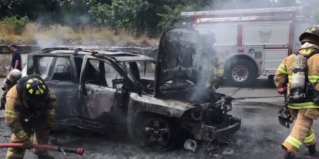 Έφηβος σώζει μητέρα και τα τρία της παιδιά από φλεγόμενο αυτοκίνητο