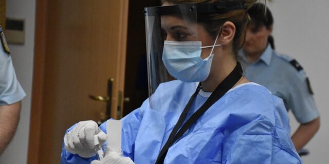 Εθνική Επιτροπή Εμβολιασμών: Χωρίς τεστ για Covid-19 πριν το αντιγριπικό εμβόλιο