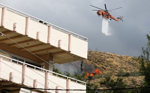 Φωτιά σε εξέλιξη στον Υμηττό – Στο σημείο ο αρχηγός της Πυροσβεστικής