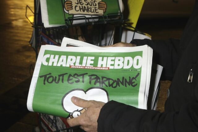 Charlie Hebdo: Πριν την έναρξη της δίκης η εφημερίδα αναδημοσιεύει σκίτσα του Μωάμεθ