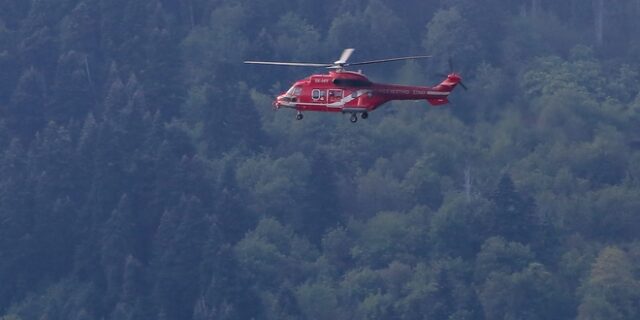 Οξύα Καρδίτσας: Απεγκλωβισμός κατοίκων με ελικόπτερα – “Φοβήθηκα για την κόρη μου”