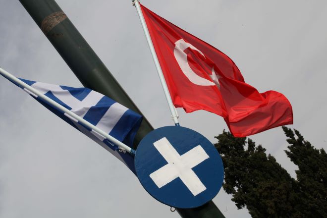 Διάλογος Ελλάδας – Τουρκίας: Κινήσεις τακτικής, κυρώσεις και στο βάθος Πομπέο