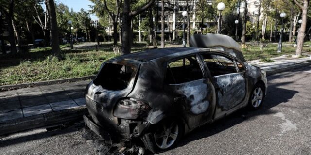 Συνελήφθη πυρομανής που έκαιγε αυτοκίνητα στην Παλλήνη