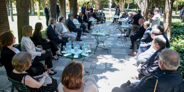 Κορονοϊός: Όπου λαλούν πολλοί ειδικοί