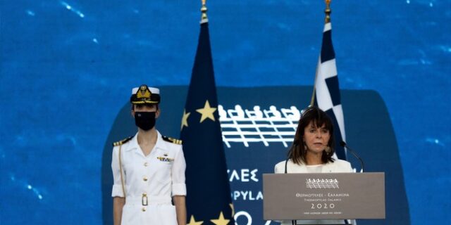 Εκδήλωση για τα 2500 χρόνια από τη μάχη των Θερμοπυλών και τη ναυμαχία της Σαλαμίνας παρουσία των Κ. Σακελλαροπούλου – Κ. Μητσοτάκη