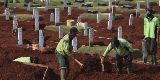 Ινδονησία: Όποιος συλλαμβάνεται χωρίς μάσκα, θα σκάβει τάφους