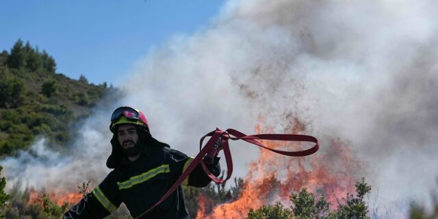 Φωτιά στο Σοφικό: Εκκενώθηκαν προληπτικά τρεις οικισμοί