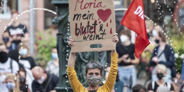 Δημοσκόπηση: Διχασμένοι οι Γερμανοί για την υποδοχή προσφύγων από τη Μόρια