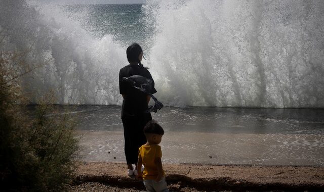 Ιανός: Συνεχίζονται οι απεγκλωβισμοί πολιτών σε Θεσσαλία, Στερεά Ελλάδα και Κεφαλονιά