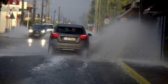 Επιδείνωση του καιρού: Βροχές, καταιγίδες και χαλαζοπτώσεις – Τι να προσέξετε
