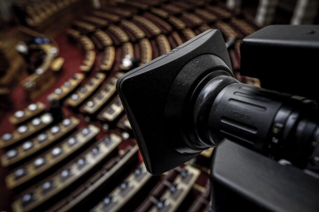 Βουλή: H συζήτηση για την πρόταση μομφής κατά Σταϊκούρα