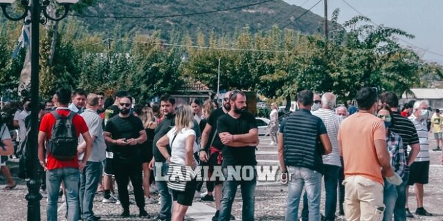 Καμένα Βούρλα: “Τα ασυνόδευτα προσφυγόπουλα θα φύγουν, θέλουν δεν θέλουν”