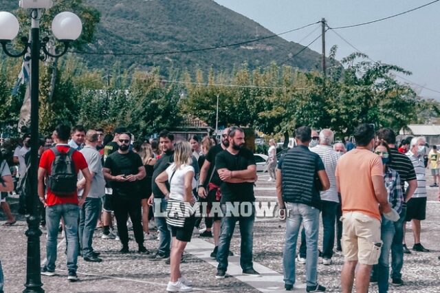 Καμένα Βούρλα: “Τα ασυνόδευτα προσφυγόπουλα θα φύγουν, θέλουν δεν θέλουν”