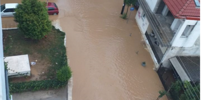 Ο “Ιανός” μετέτρεψε σε λίμνη την Καρδίτσα – Ανυπολόγιστες ζημιές