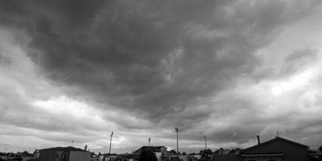 Καιρός: Επιδείνωση από τη Δευτέρα με βροχές, θυελλώδεις ανέμους και πτώση θερμοκρασίας