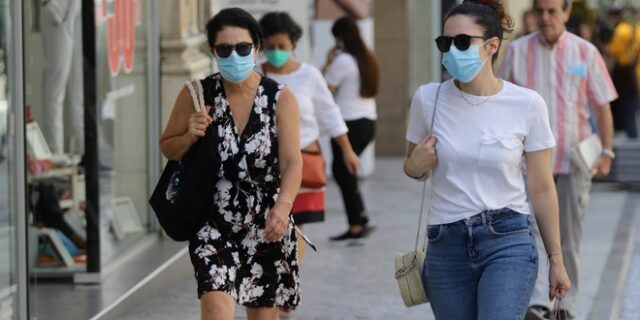 Κορονοϊός: “Ορφανά” πάνω από τα μισά νέα κρούσματα