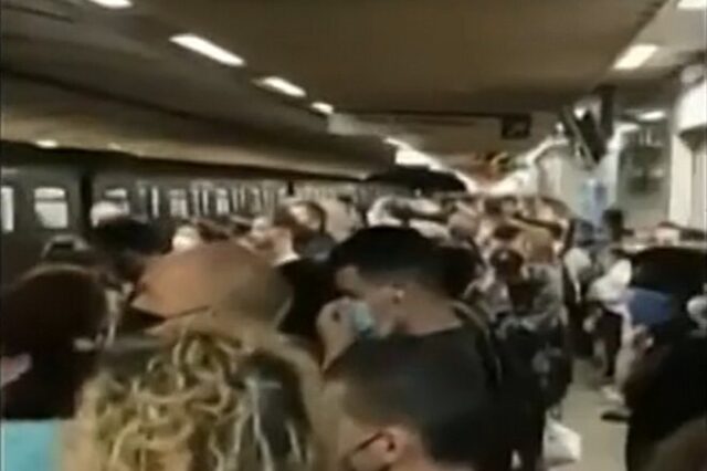 Κορονοϊός: Απίστευτος συνωστισμός στο μετρό