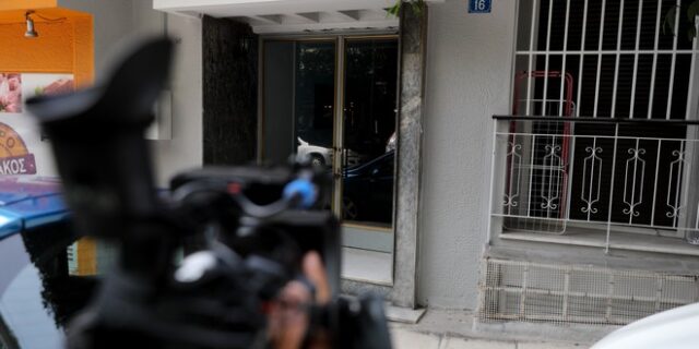 Συλλήψεις από την Αντιτρομοκρατική και γιάφκα με όπλα που αποδίδονται στον Ο.Λ.Α.