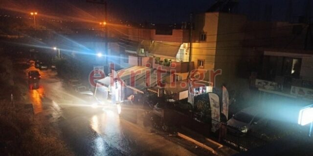 Ιανός: Έφτασε στην Κρήτη – Πλημμύρισαν δρόμοι και καταστήματα