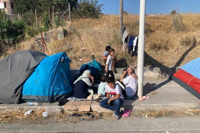 Λέσβος: Στους δρόμους διαμένουν και σήμερα χιλιάδες μετανάστες και πρόσφυγες