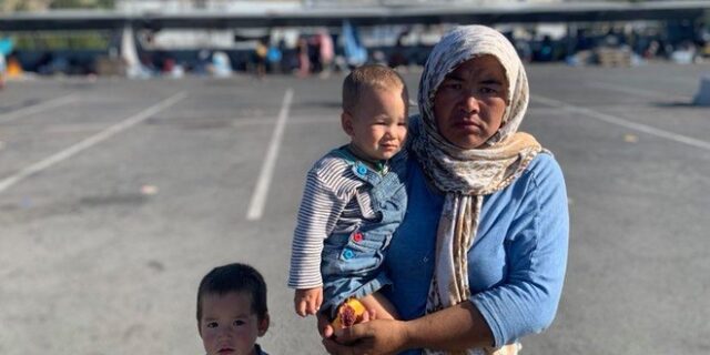 Μόρια: Ουρές κάτω από τον ήλιο για φαγητό και ένα μπουκάλι νερό