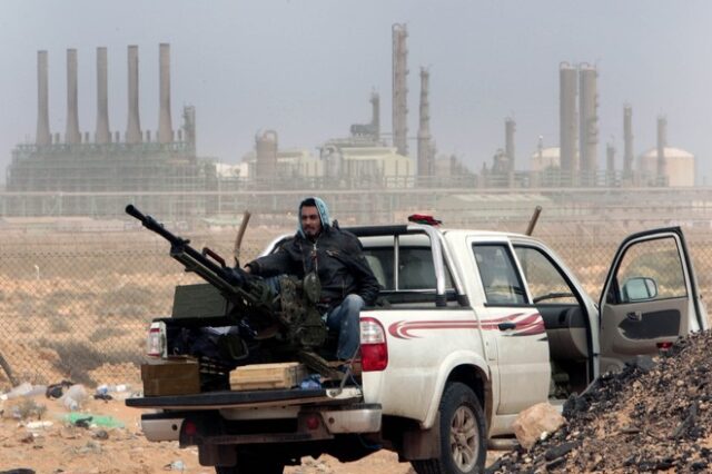 Λιβύη: Τερματίζει τον αποκλεισμό των πετρελαϊκών εγκαταστάσεων ο Χάφταρ