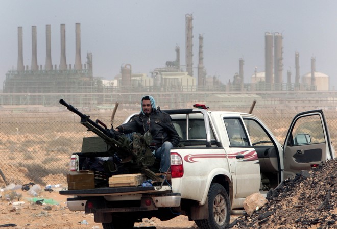 Λιβύη: Τερματίζει τον αποκλεισμό των πετρελαϊκών εγκαταστάσεων ο Χάφταρ