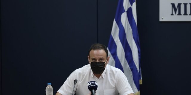 Μαγιορκίνης: Ανησυχία από τις συρροές και την αύξηση των διασωληνωμένων