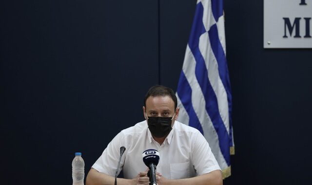 Μαγιορκίνης: Σαφείς τάσεις υποχώρησης παρουσιάζει η επιδημία